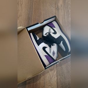 AIR JORDAN 1 Mid SE (GS) Purple Size 4Y